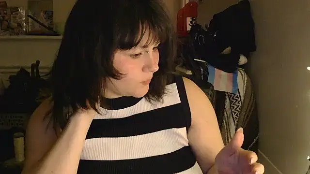 Snapshot of PeakoBunny chatting on 11-18-25, 12:38 PeakoBunny online show from 11-18-25, 12:38