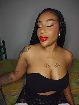 Snapshot of Queen_Amara chatting on 05-13-26, 04:10 Queen Amara online show from 05-13-26, 04:10