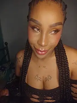 Snapshot of Queen_Amara chatting on 05-27-26, 04:31 Queen Amara online show from 05-27-26, 04:31