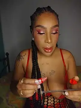 Snapshot of Queen_Amara chatting on 05-31-26, 04:20 Queen Amara online show from 05-31-26, 04:20