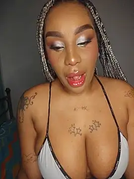Snapshot of Queen_Amara chatting on 06-13-26, 04:21 Queen Amara online show from 06-13-26, 04:21