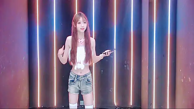 queen-001 online show from 10-10-25, 10:53