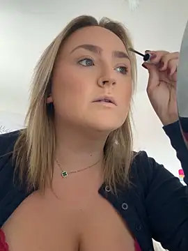 Elliemaee online show from 09-18-25, 11:12