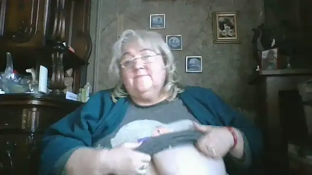 Snapshot of Lala-Love56 chatting on 10-27-25, 02:32 Lala-Love56 online show from 10-27-25, 02:32