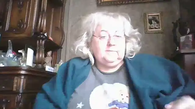 Snapshot of Lala-Love56 chatting on 10-31-25, 05:52 Lala-Love56 online show from 10-31-25, 05:52