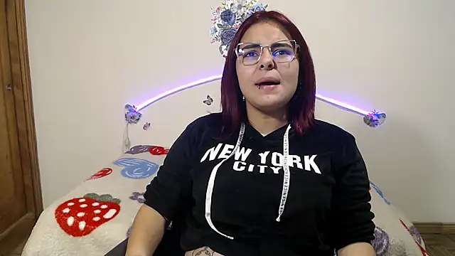 Snapshot of Valeryxs chatting on 11-04-25, 07:35 Valeryxs online show from 11-04-25, 07:35