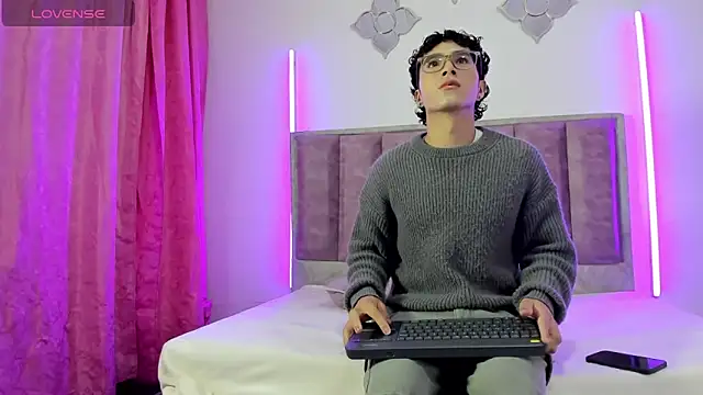 Snapshot of 0anonimo_bottom1 chatting on 09-15-25, 12:38 0anonimo bottom1 online show from 09-15-25, 12:38