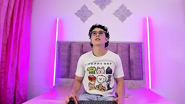 Snapshot of 0anonimo_bottom1 chatting on 09-17-25, 01:02 0anonimo bottom1 online show from 09-17-25, 01:02