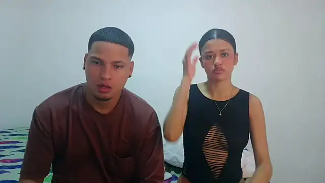 Snapshot of Sexy777Couple chatting on 09-20-25, 01:45 Sexy777Couple online show from 09-20-25, 01:45