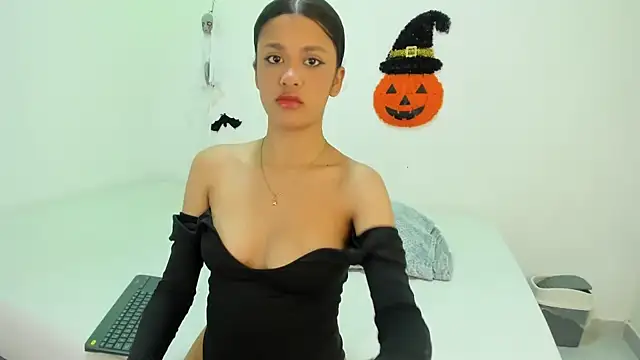 Snapshot of Sexy777Couple chatting on 10-28-25, 06:10 Sexy777Couple online show from 10-28-25, 06:10