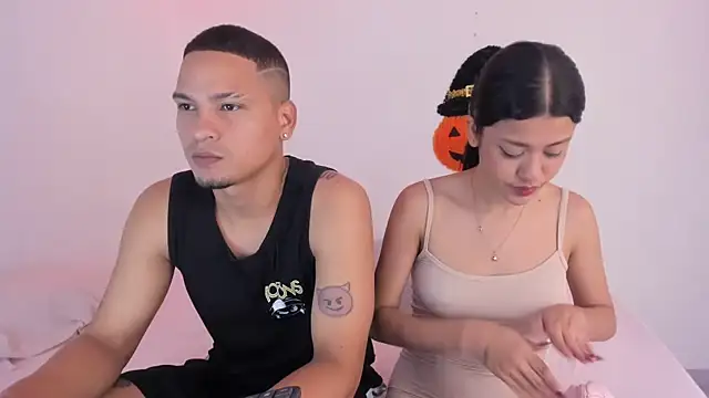 Snapshot of Sexy777Couple chatting on 11-01-25, 12:12 Sexy777Couple online show from 11-01-25, 12:12