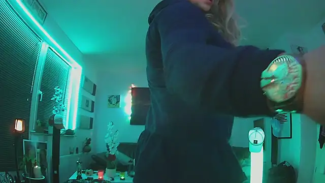 hellgirl1980 online show from 10-22-25, 08:08