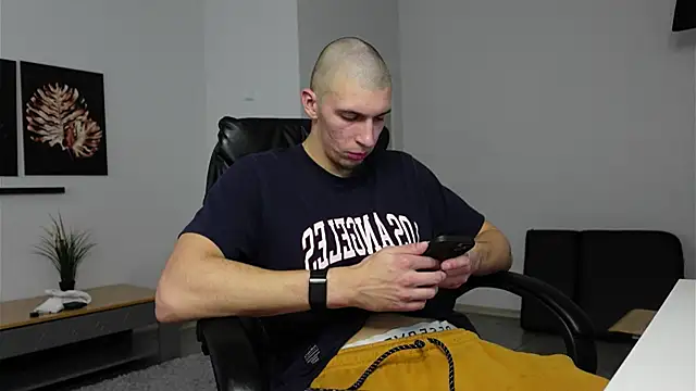 Snapshot of Ryan_Dozer chatting on 10-30-25, 08:16 Ryan Dozer online show from 10-30-25, 08:16