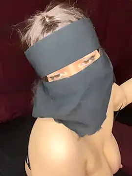 Snapshot of RooVaaN-Xx chatting on 09-17-25, 09:44 RooVaaN-Xx online show from 09-17-25, 09:44