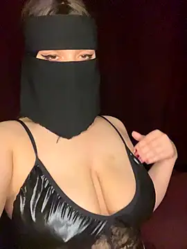 Snapshot of RooVaaN-Xx chatting on 10-17-25, 03:10 RooVaaN-Xx online show from 10-17-25, 03:10