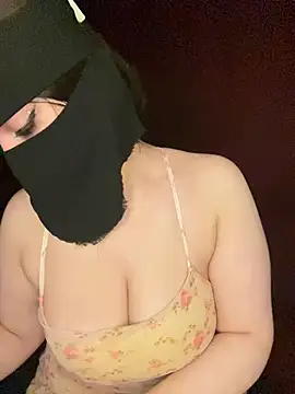 Snapshot of RooVaaN-Xx chatting on 02-13-26, 12:39 RooVaaN-Xx online show from 02-13-26, 12:39