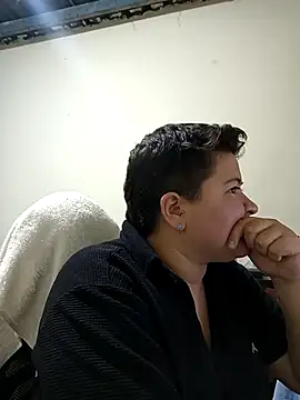 Noha Whiitee online show from 11-21-25, 03:49