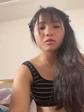 Snapshot of Emlyly-18 chatting on 09-14-25, 02:54 Emlyly-18 online show from 09-14-25, 02:54