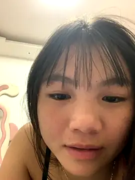 Snapshot of Emlyly-18 chatting on 09-16-25, 02:56 Emlyly-18 online show from 09-16-25, 02:56