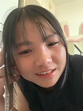 Snapshot of Emlyly-18 chatting on 09-22-25, 08:38 Emlyly-18 online show from 09-22-25, 08:38