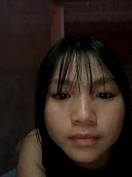 Snapshot of Emlyly-18 chatting on 10-06-25, 10:51 Emlyly-18 online show from 10-06-25, 10:51