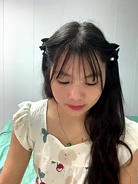 Snapshot of Emlyly-18 chatting on 10-12-25, 03:16 Emlyly-18 online show from 10-12-25, 03:16