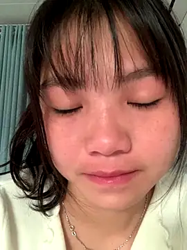 Snapshot of Emlyly-18 chatting on 11-14-25, 01:26 Emlyly-18 online show from 11-14-25, 01:26