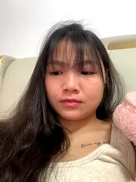 Snapshot of Emlyly-18 chatting on 11-30-25, 02:37 Emlyly-18 online show from 11-30-25, 02:37