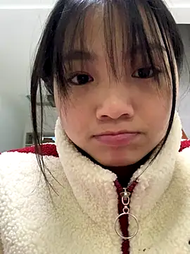 Snapshot of Emlyly-18 chatting on 12-04-25, 11:08 Emlyly-18 online show from 12-04-25, 11:08