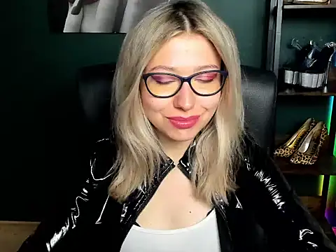 loveHeidi online show from 06-15-26, 04:36