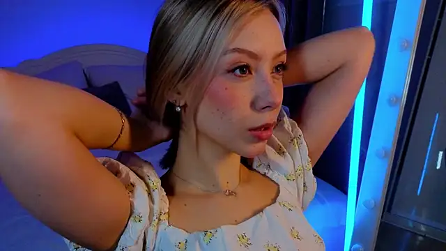 LumMina online show from 04-24-26, 02:58