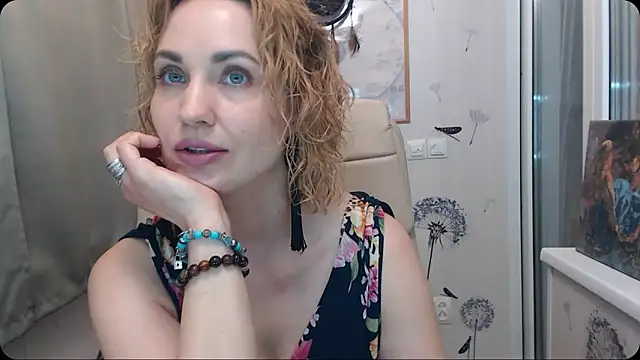 Snapshot of KatrinAlluring chatting on 10-06-25, 04:32 KatrinAlluring online show from 10-06-25, 04:32