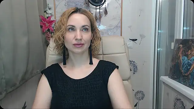 Snapshot of KatrinAlluring chatting on 10-28-25, 04:27 KatrinAlluring online show from 10-28-25, 04:27