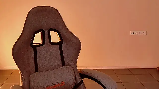 Yoka paradoXXX online show from 02-18-26, 09:05