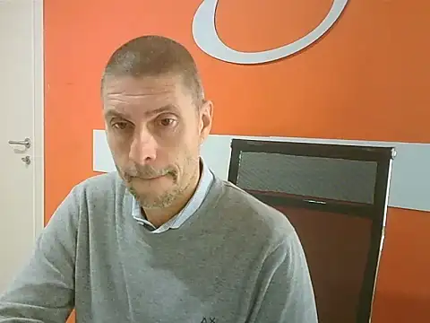 Snapshot of max79ve31 chatting on 10-06-25, 11:51 max79ve31 online show from 10-06-25, 11:51