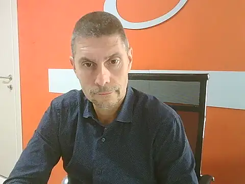 Snapshot of max79ve31 chatting on 10-14-25, 11:44 max79ve31 online show from 10-14-25, 11:44