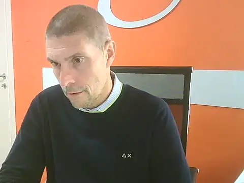 Snapshot of max79ve31 chatting on 10-22-25, 11:32 max79ve31 online show from 10-22-25, 11:32