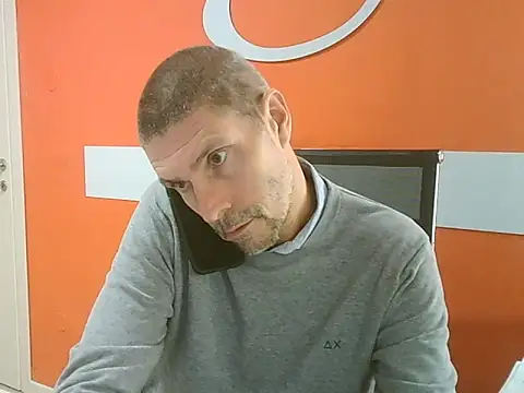 Snapshot of max79ve31 chatting on 10-27-25, 01:15 max79ve31 online show from 10-27-25, 01:15