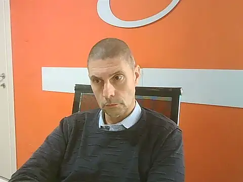 Snapshot of max79ve31 chatting on 11-06-25, 11:33 max79ve31 online show from 11-06-25, 11:33