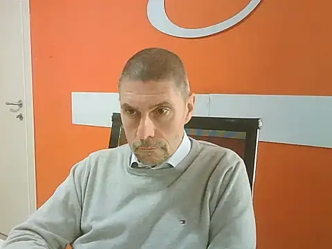 Snapshot of max79ve31 chatting on 11-10-25, 12:26 max79ve31 online show from 11-10-25, 12:26