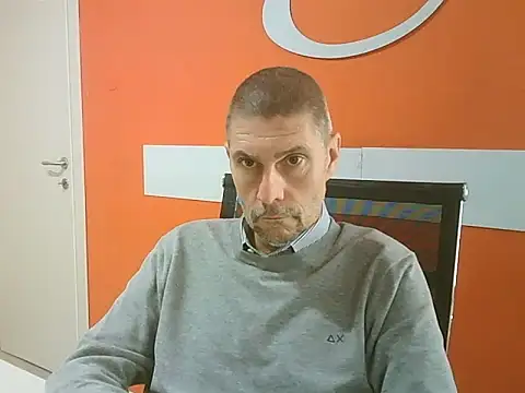 Snapshot of max79ve31 chatting on 11-12-25, 12:27 max79ve31 online show from 11-12-25, 12:27