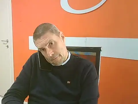 Snapshot of max79ve31 chatting on 11-17-25, 11:38 max79ve31 online show from 11-17-25, 11:38