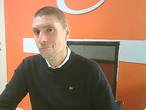 Snapshot of max79ve31 chatting on 11-18-25, 02:32 max79ve31 online show from 11-18-25, 02:32