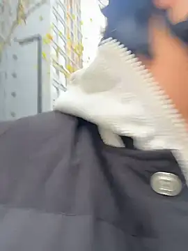 Snapshot of Fengbaby-555 chatting on 11-24-25, 04:12 Fengbaby-555 online show from 11-24-25, 04:12