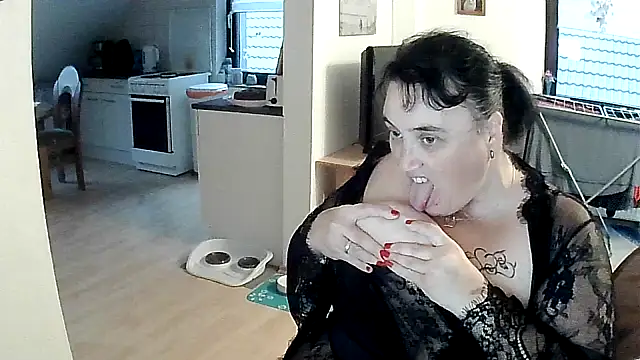 Snapshot of Minou1610 chatting on 10-11-25, 04:27 Minou1610 online show from 10-11-25, 04:27