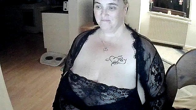 Snapshot of Minou1610 chatting on 11-10-25, 07:35 Minou1610 online show from 11-10-25, 07:35