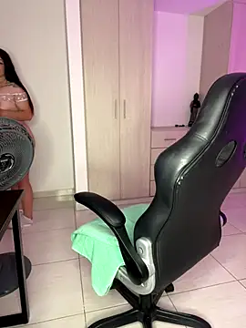 Snapshot of SofiaLust_Eup chatting on 11-17-25, 03:45 SofiaLust Eup online show from 11-17-25, 03:45