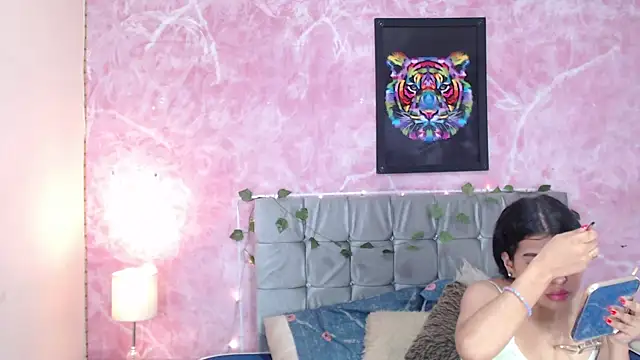 WHANDA CARVAJAL online show from 10-14-25, 02:07