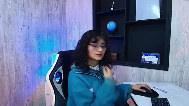 LilyRouset online show from 10-01-25, 01:39