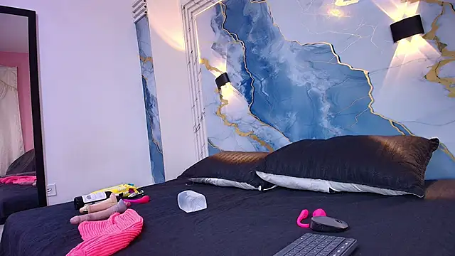 Evelin thompsson online show from 09-25-25, 03:10